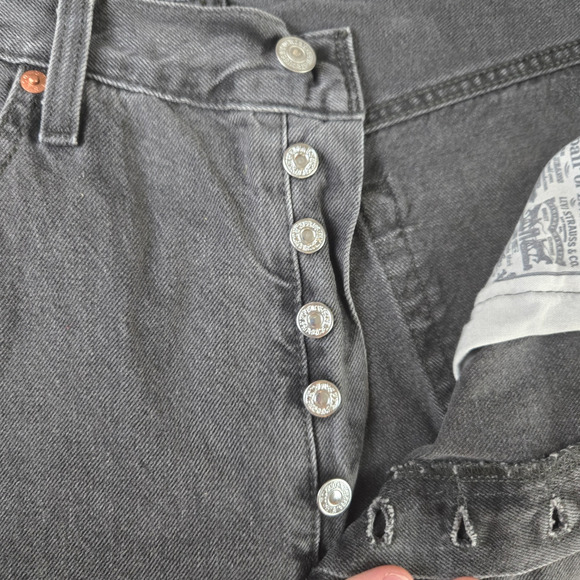 Levi's 501 Washed Black High Waisted Raw Hem Classic Straight Leg Jeans Size 32 - Picture 6 of 11